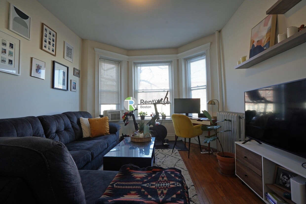 Primary Photo - 1298 Commonwealth Ave