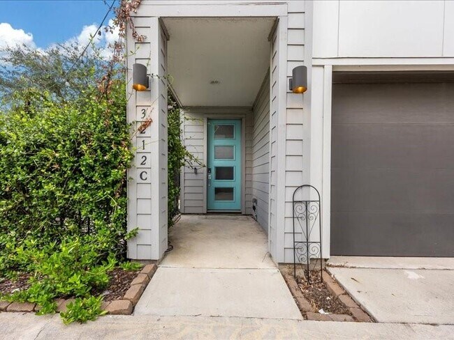 Foto del edificio - 3212 N MacGregor Way