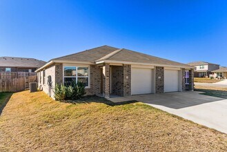 Building Photo - 1025 Cline Dr