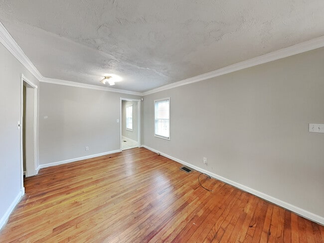 Foto del edificio - 369 Enota Pl SW