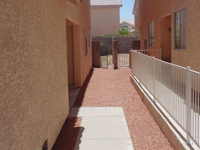 Building Photo - 8005 DRACO Cir