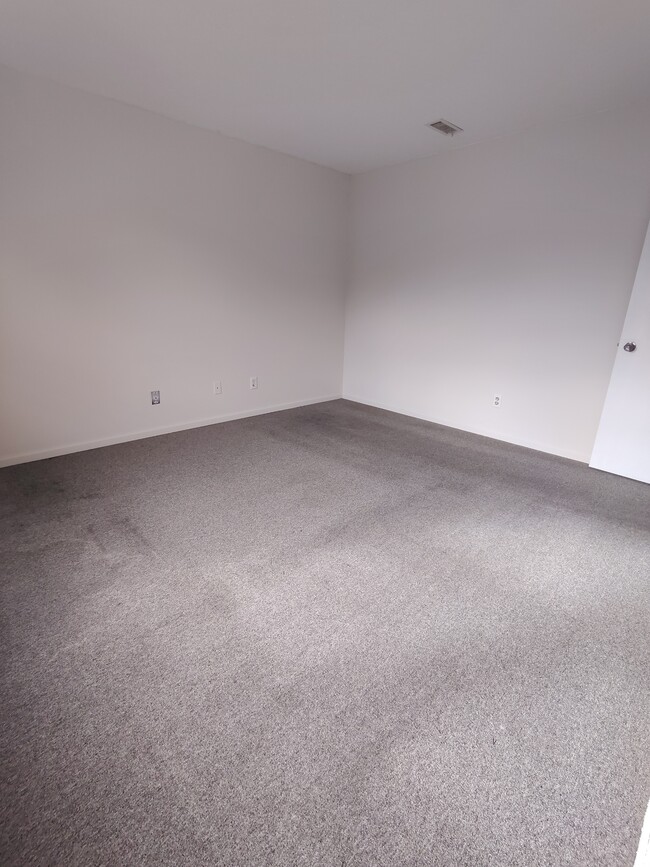 Building Photo - 2180 Reed Ave