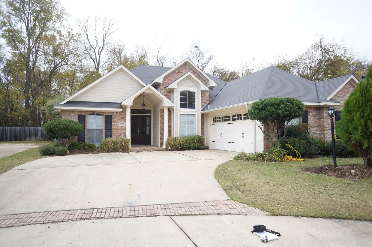 Primary Photo - Gated Community 3/2 1581 sq.ft. 1050 Azale...