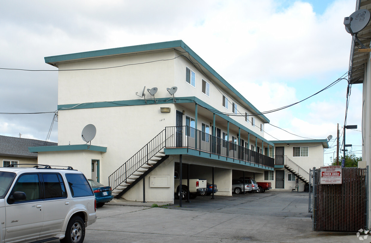 Primary Photo - 1619 Alum Rock Ave