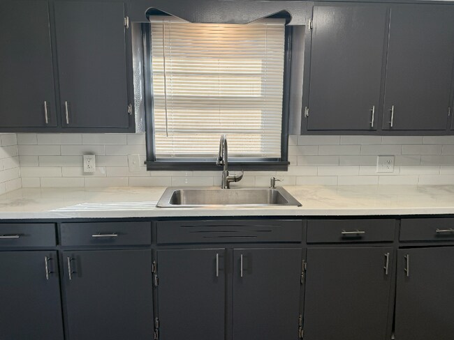 Foto del edificio - 4005 Hartman Cir