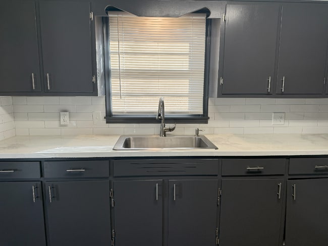 Building Photo - 4005 Hartman Cir