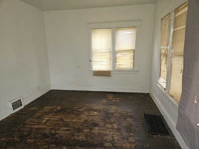 Foto del edificio - 3273 N Detroit Ave