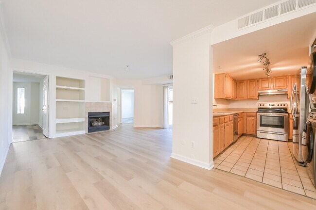 Foto del edificio - Spacious 3BR/2BA Ground-Level Condo in Lit...