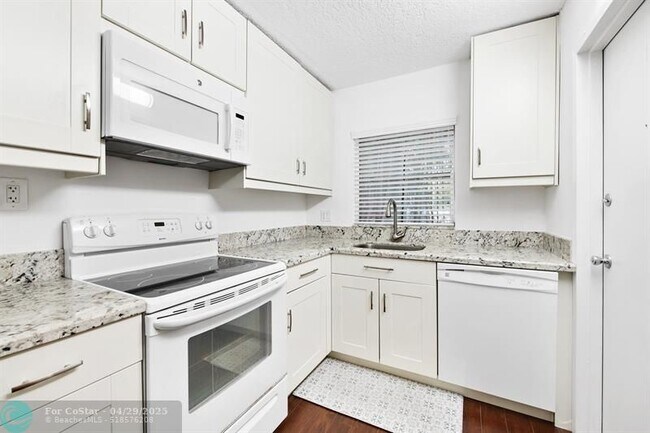 Foto del edificio - 1750 NW 3rd Terrace