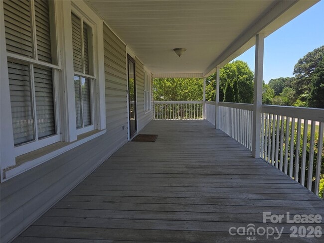 Building Photo - 123 Charleston Dr