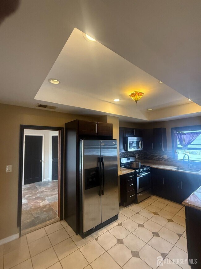 Foto del edificio - 64 Fiat Ave