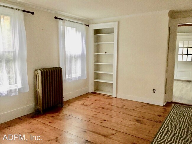 Building Photo - 2 br, 1 bath House - 115 1/2 Market St.