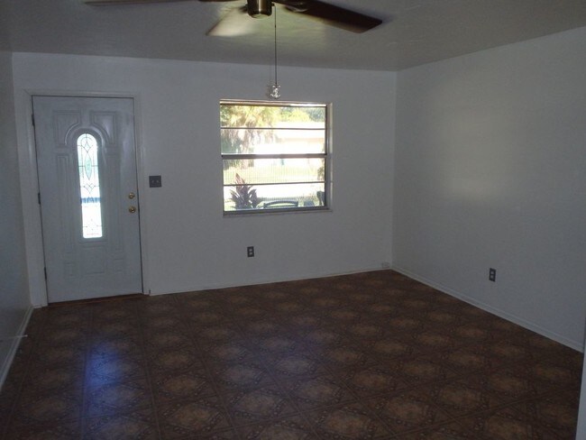 Building Photo - West Melbourne 3 BR 2 BA