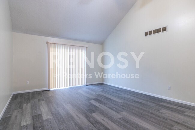Foto del edificio - Cute 3 Bed, 2 full bath Townhome in Liberty