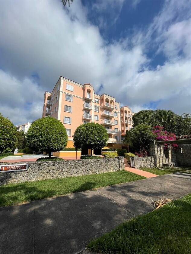 1 Alhambra Cir Unit 502, Coral Gables, FL 33134 Condo for Rent in