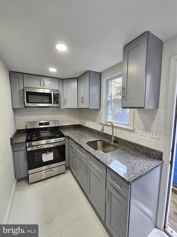 Foto del edificio - 3173 Salmon St