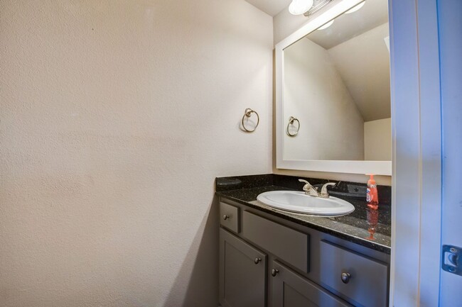 Building Photo - Available for August 2024 move in! GORGEOU...