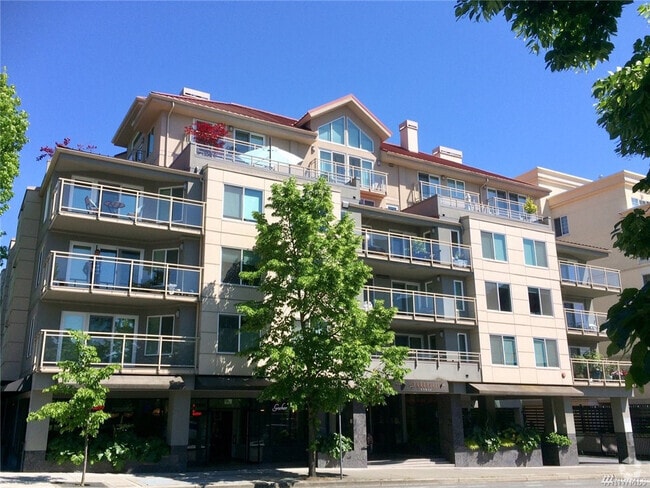 Building Photo - 11011 NE 12th St