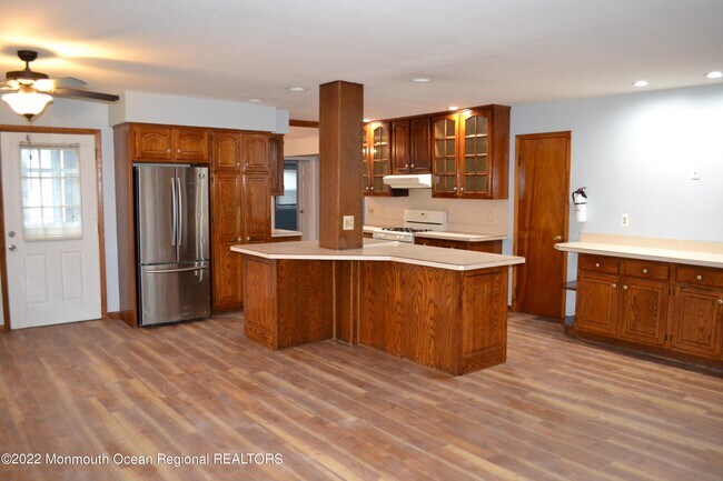 Foto del edificio - 456 Hulse Ave