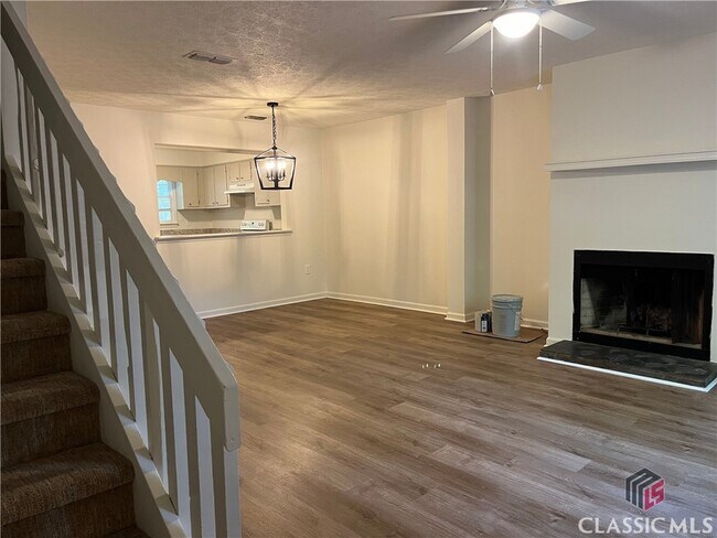 Building Photo - 246 Highland Park Dr