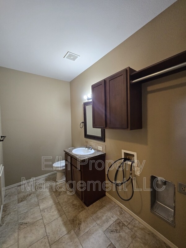 Foto del edificio - 2146 N Woodlawn Blvd