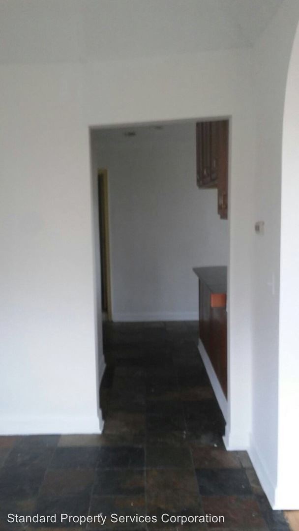 Building Photo - 3 br, 1 bath  - 2300 S Troy St.