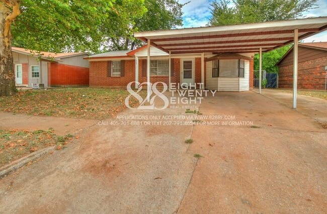 Building Photo - 3 Bedroom/1 Bath Single Family Home Just M...