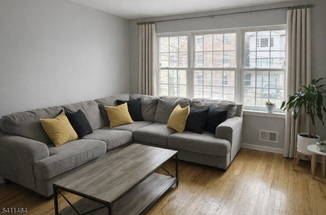 Foto del edificio - 1031 E Grand St