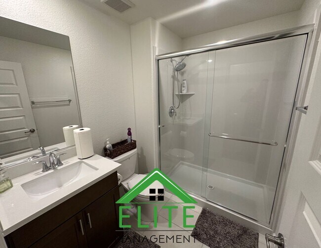 Foto del edificio - 6089 Waddington Wy