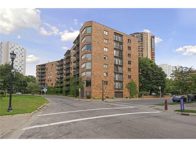Foto del edificio - 210 W Grant St
