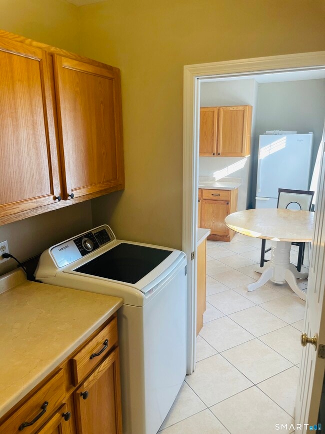 Building Photo - 632 East St