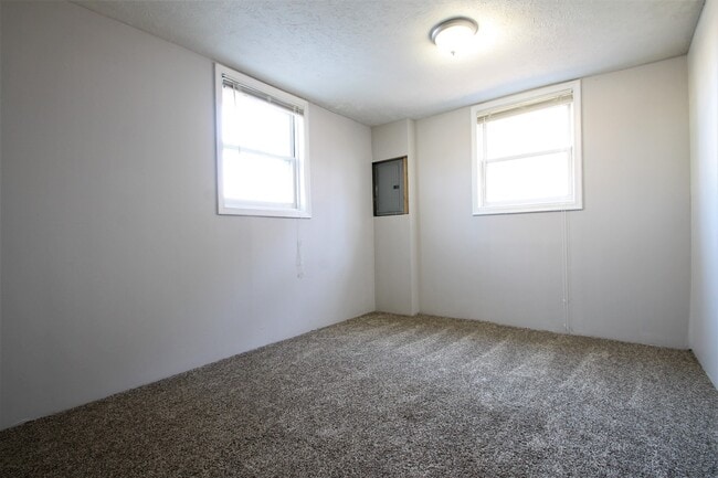 Building Photo - Gorgeous 3 bedroom / 1.5 Bath Home