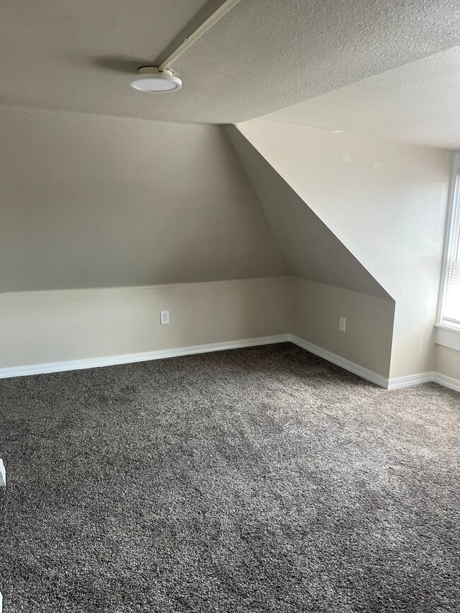 Building Photo - 816 W Mercury St