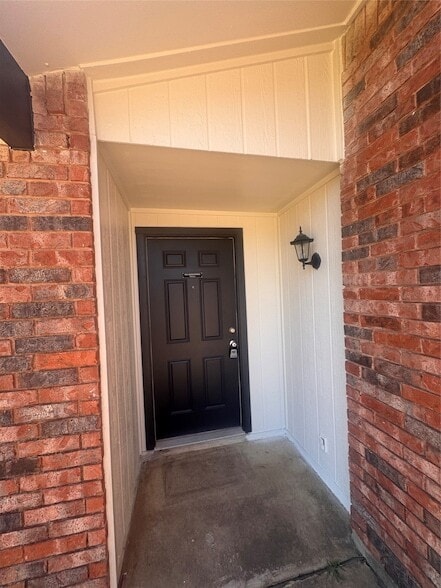 Building Photo - 5528 Gibson Dr