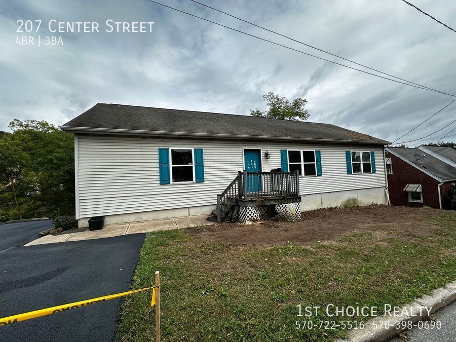 Building Photo - 4 bedroom 3 baths - Heat, water, sewer & t...