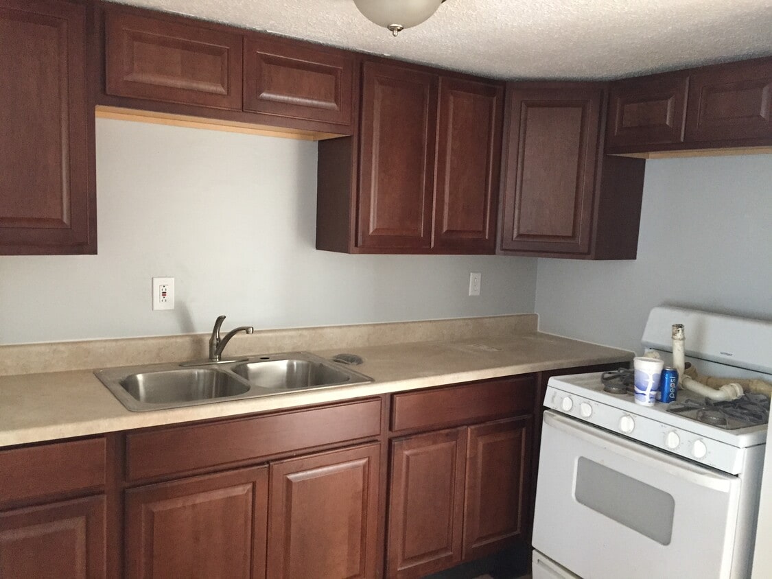 611 W Madison St Unit 4, Pontiac, IL 61764 Apartments in Pontiac, IL