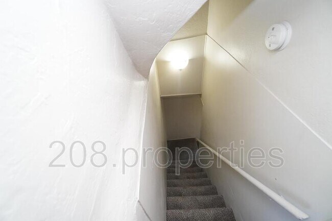 Building Photo - 712 E Jefferson St