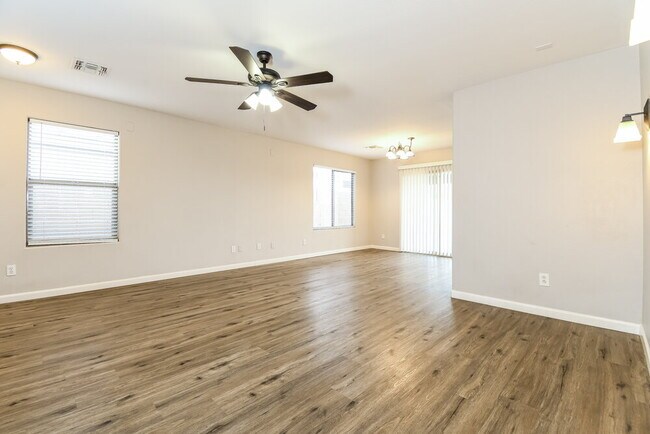 Foto del edificio - 2638 E Valencia Dr