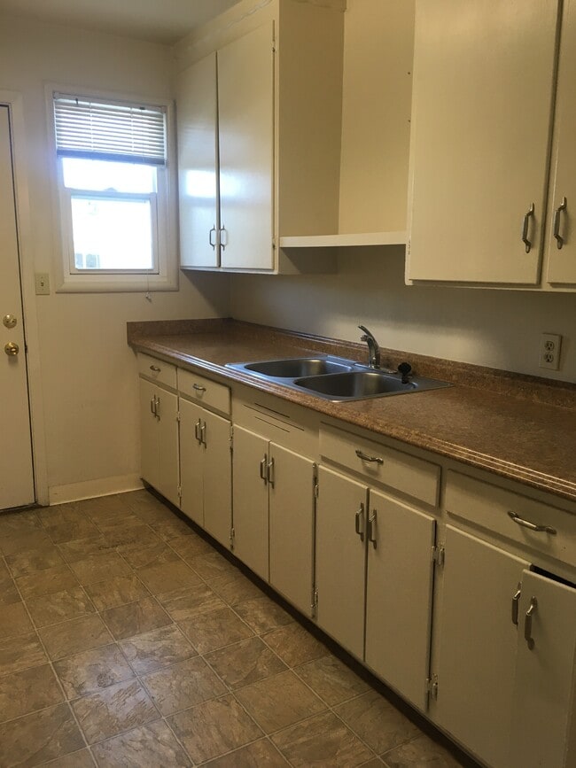 Kitchen - 237 Jackson Ave