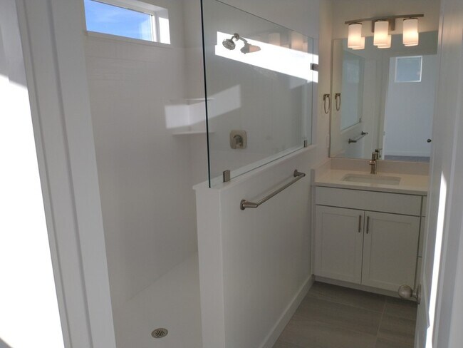 Foto del edificio - 9751 Featherstone Dr