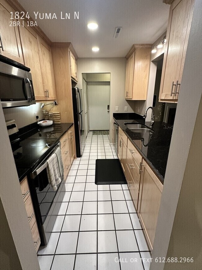 Building Photo - 1824 Yuma Ln N