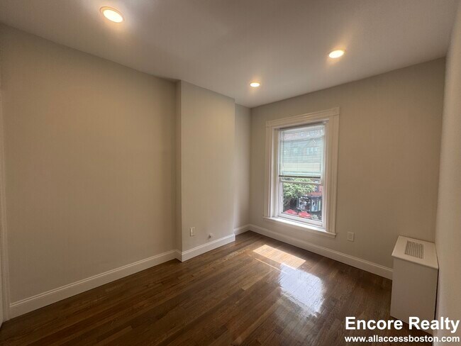 Foto del edificio - 225 Newbury St