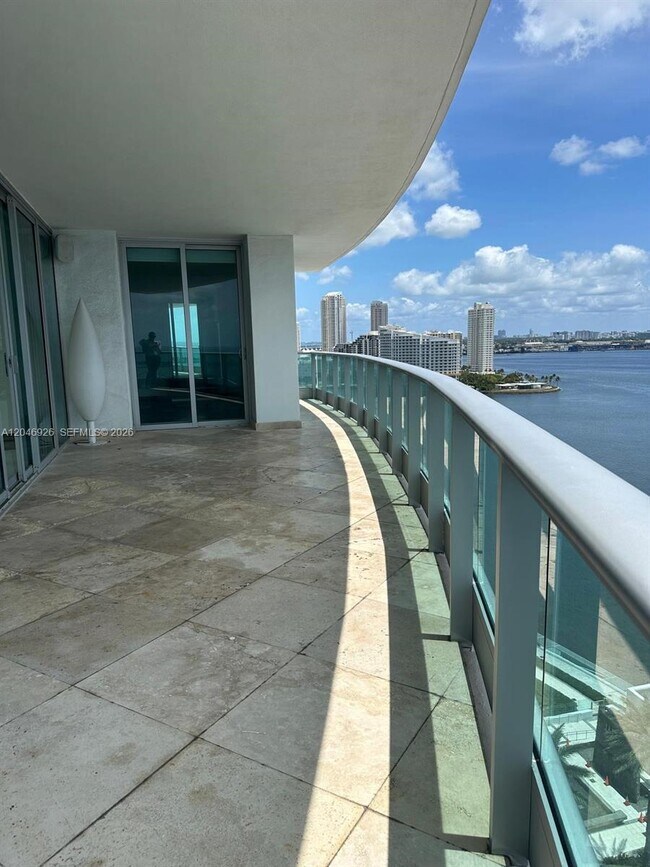 Foto del edificio - 1331 Brickell Bay Dr