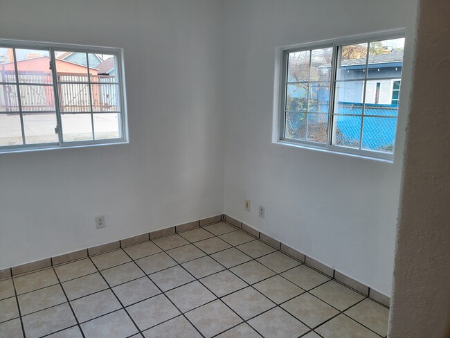 Foto del edificio - 3537 E 7th St