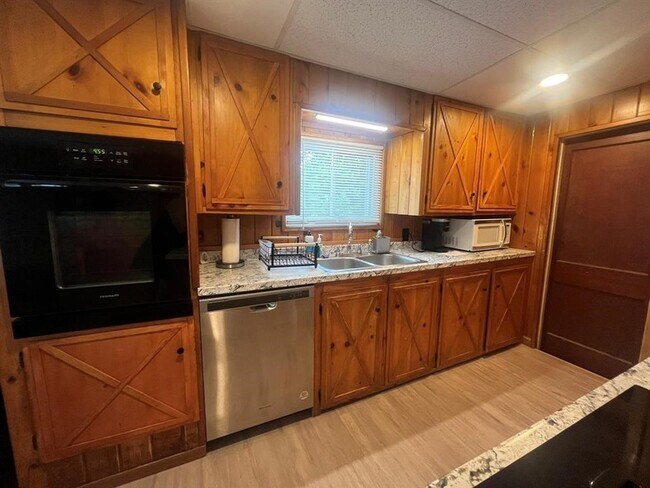 Foto del edificio - 45 Kattelville Rd