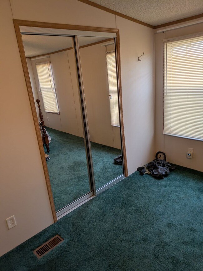 Armario principal - 230 Mountain Meadow Rd