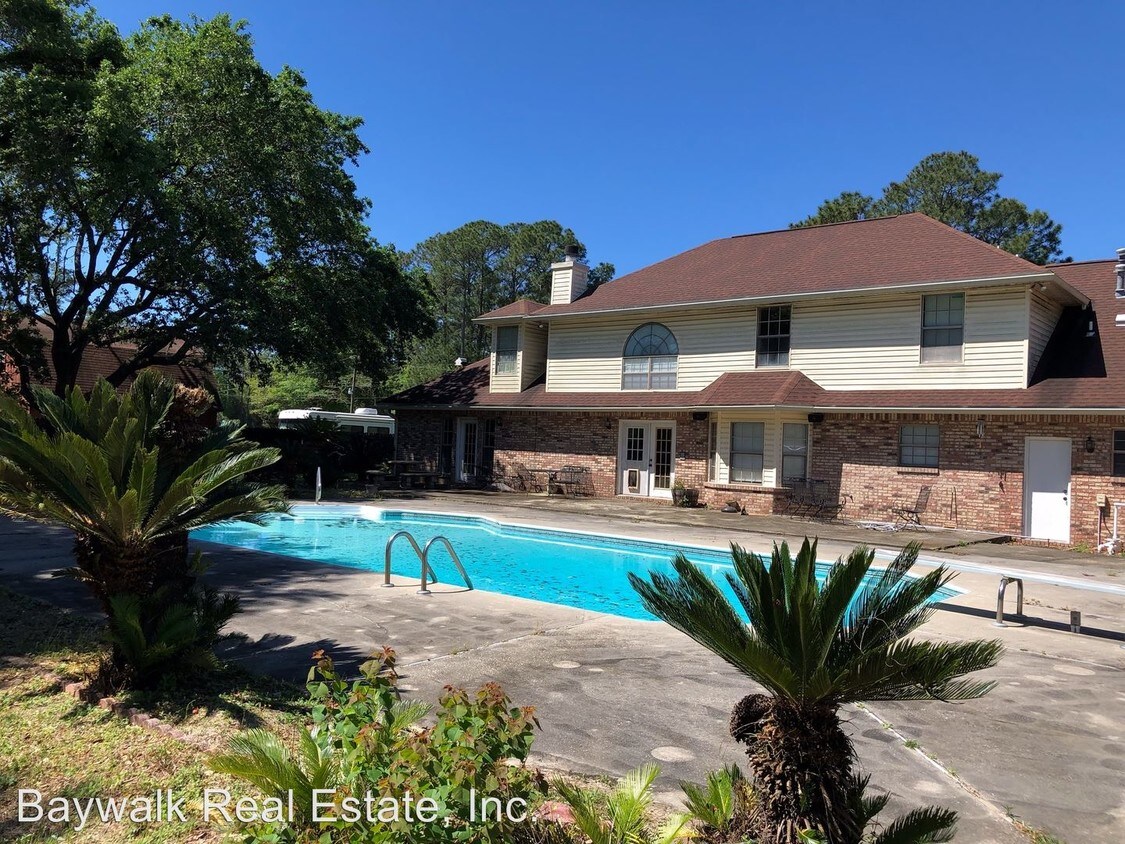 Primary Photo - 4 br, 3 bath House - 702 Mathis Lane (K132)