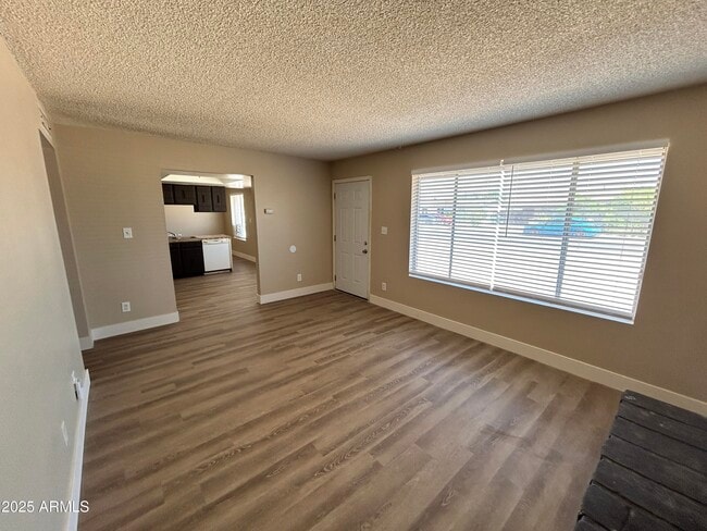 Building Photo - 8443 W Glenrosa Ave