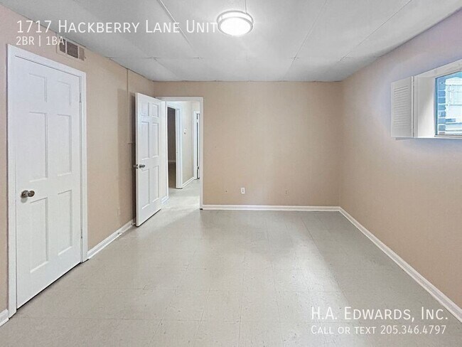 Building Photo - 1717 Hackberry Ln