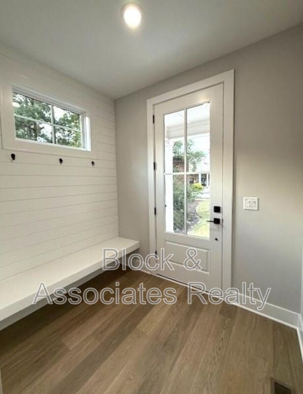 Foto del edificio - 1128 Cedarhurst Dr